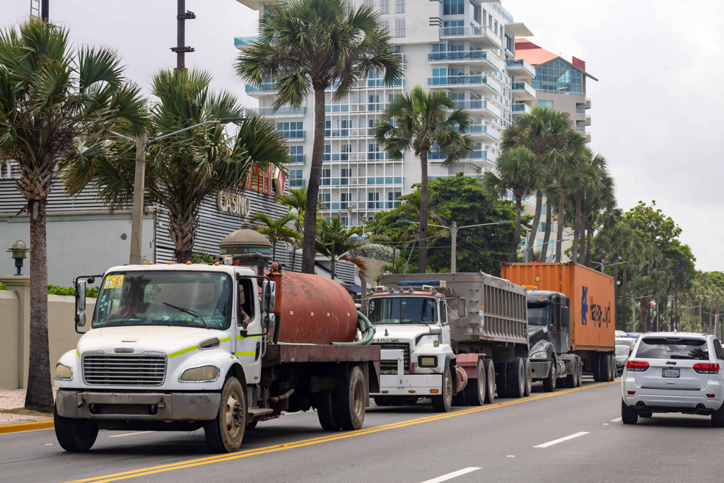 Prohibido la circulacion de camiones por el carril izquierdo