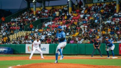 Con 14 hits y hermético relevo, los Tigres del Licey doblegan a las Águilas Cibaeñas