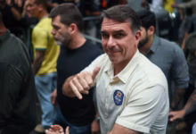 Flávio Bolsonaro ejerció su voto en Río de Janeiro y pide el cambio: "Brasil no aguanta más"