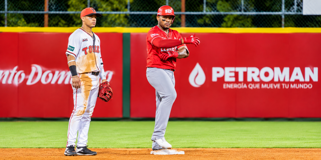 Ibáñez y Lake remolcan siete carreras en el triunfo 15-11 de los Leones sobre los Toros