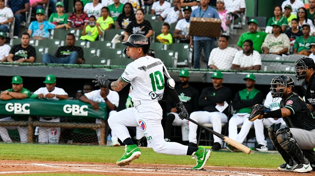 Ismael-Munguia-Las Estrellas castigan el pitcheo de los Leones y mantienen el paso firme con inicio de 2-0