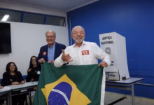 Lula arremete contra Flávio Bolsonaro tras votar en São Paulo: "El pueblo no permitirá que un miliciano ocupe Planalto"