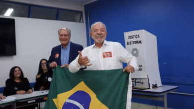 Lula arremete contra Flávio Bolsonaro tras votar en São Paulo: "El pueblo no permitirá que un miliciano ocupe Planalto"