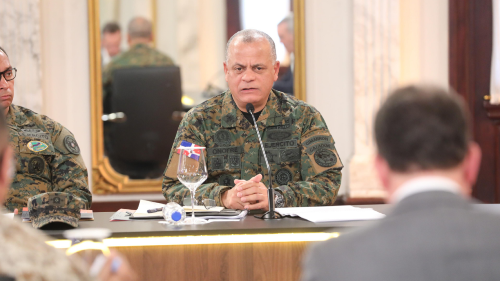 Ministro de Defensa destaca fortalecimiento militar sin precedentes: "La frontera vive su etapa más segura